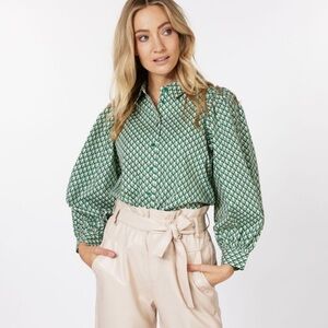 NWOT Esqualo Green Puff Sleeve Geo Button Up Blouse. Size 10